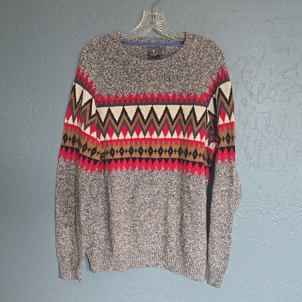 Stylish Men's Crewneck Sweater with Geometric Design